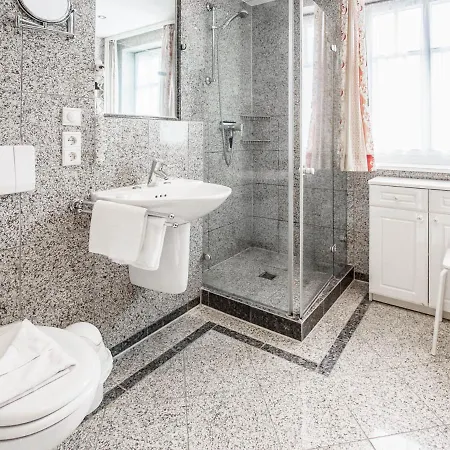 Komfort Appartement Mit 1 Schlafzimmer Und Balkon Im Obergeschoss 044 Appartement